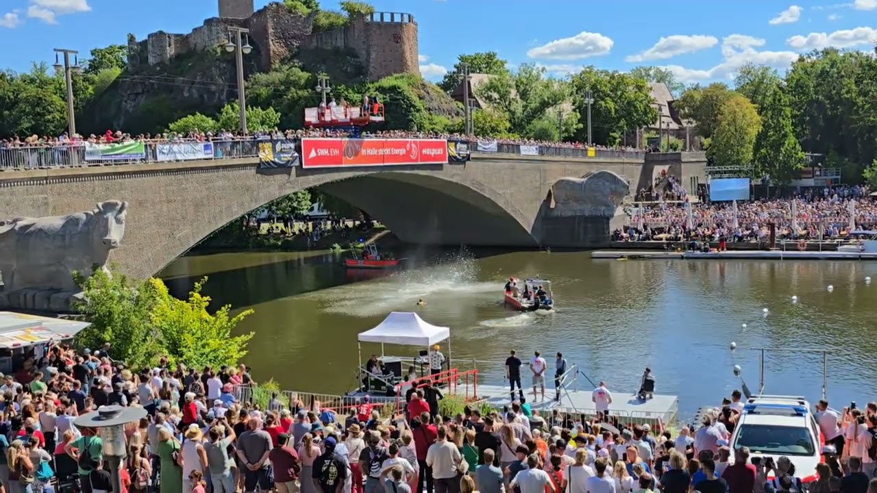 Brückenspringen zum Laternenfest in Halle 2025