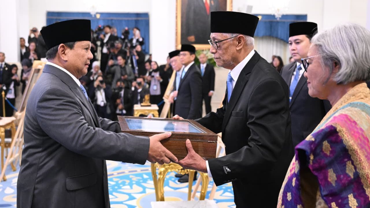 LIVE: Upacara Penganugerahan Gelar Pahlawan Nasional Tahun 2025, Istana Negara, 10 November 2025