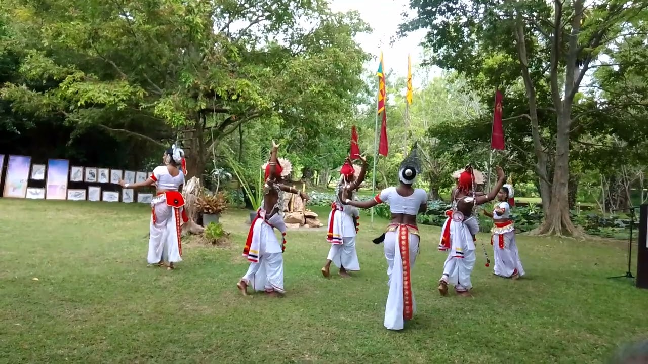 pooja dance ( sri theja bhagawatho .....) Ayomi dancing Accdamy . polonnaruwa .