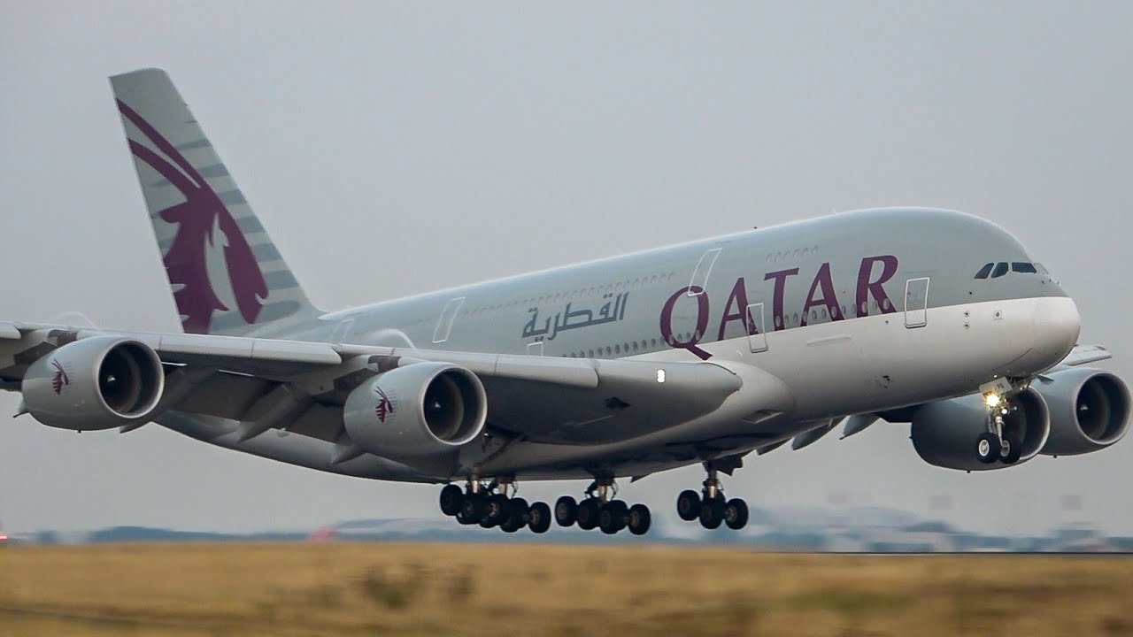 100 Planes in 1h ! Paris CDG (Charles-de-Gaulle) Airport plane spotting 2022 - A380, A350, 777, 787