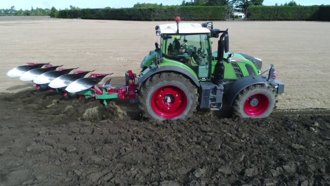 Fendt 724 + Kverneland ES85 5 furrow plough