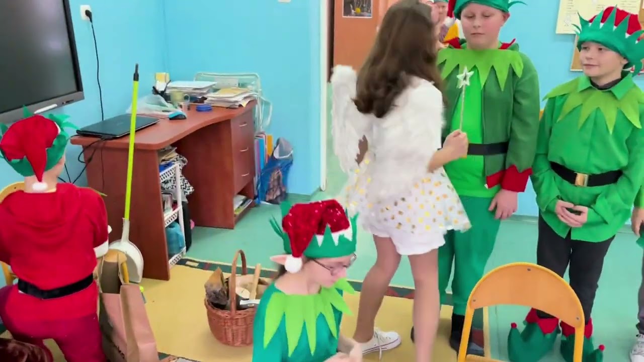 Przedstawienie dla Babci i Dziadka   Uczniowie klasy III