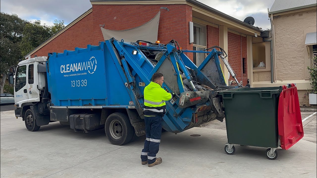Cleanaway Commercial Garbage - Old Isuzu RL00029 