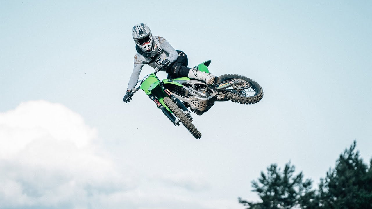 Kawasaki KX250 und KX450 Modelle 2022 im CrossNews-Test