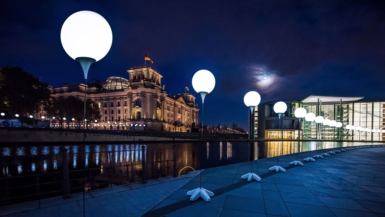 KINETIC LIGHTS - LICHTGRENZE - light art installation for 25 years fall of the Berlin Wall