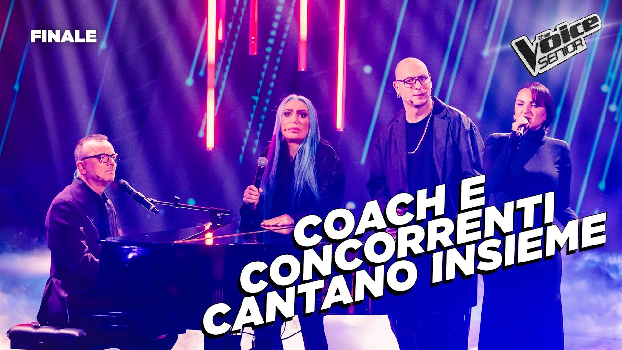 I coach e i concorrenti cantano 