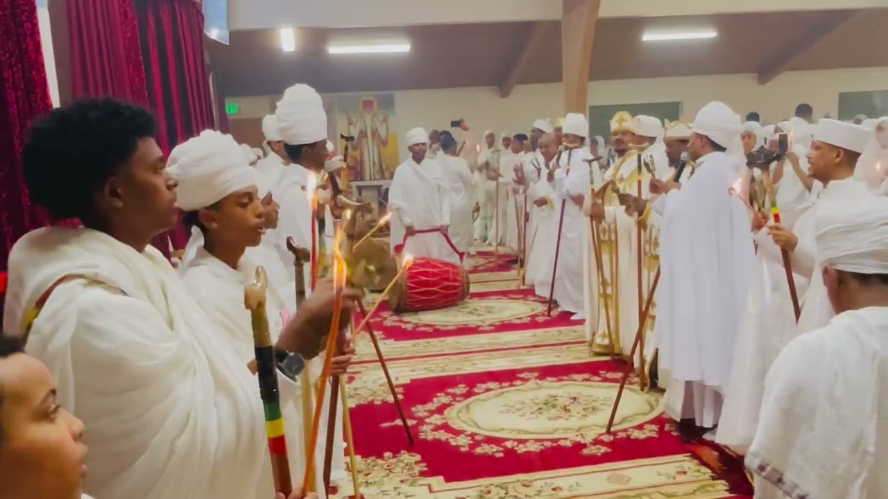 በጎል ሰከበ በአጽርቅት ተጠብለለ ቤዛ ኩሉ ዓለም ዮም ተወልደ