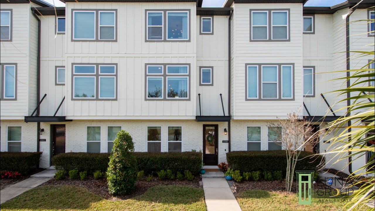 My Nona View: Urban Townhome Centrally Located with Picturesque Park Views