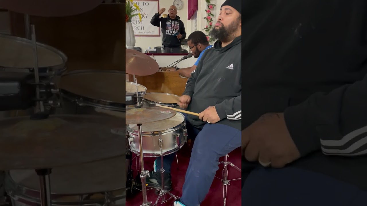 Jay smacking with them chops