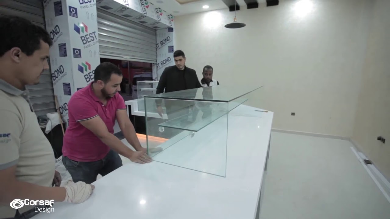 Réalisation comptoir Boulangerie Pâtisserie en matière solid surface.
