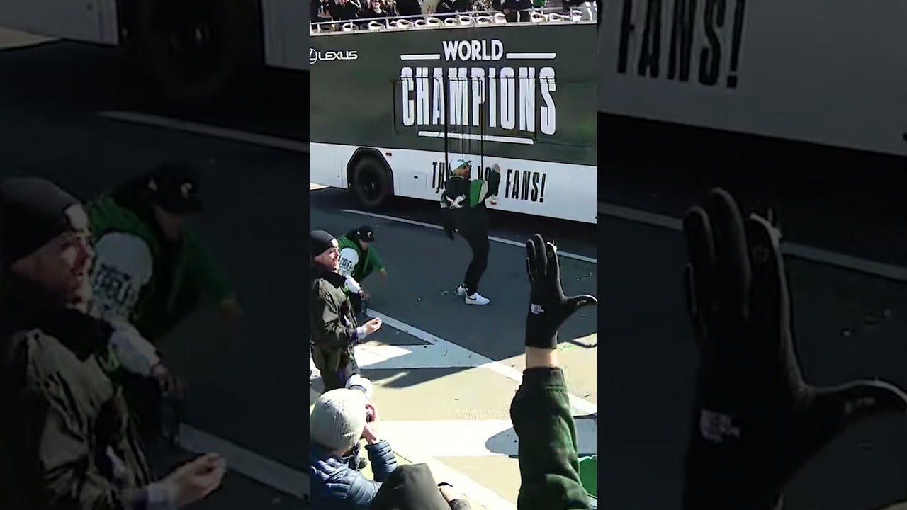 Jake Elliott kicking field goals at Eagles' Parade 😂 #eagles #NFL #football #parade