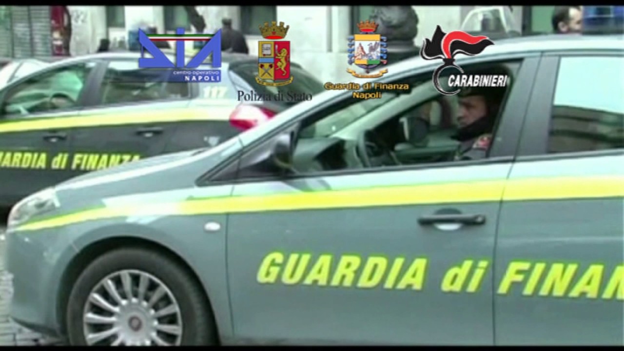 Blitz contro il clan Mallardo: arrestata moglie boss