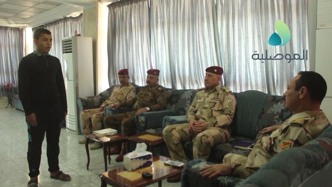 أحد عناصر داعش يسلم نفسه للقوات الأمنية بمدينة الموصل بحضور قائد عمليات نينوى