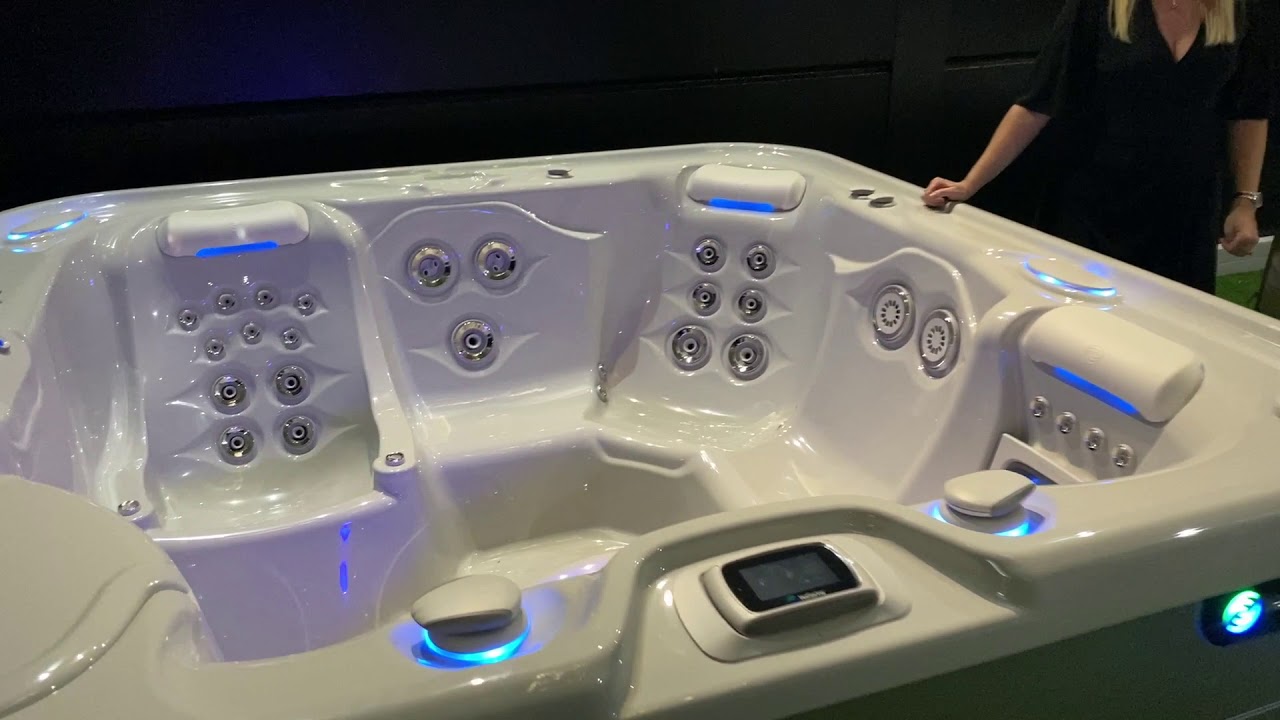 2018-2022 HotSpring Highlife Envoy spa - 5 person hot tub