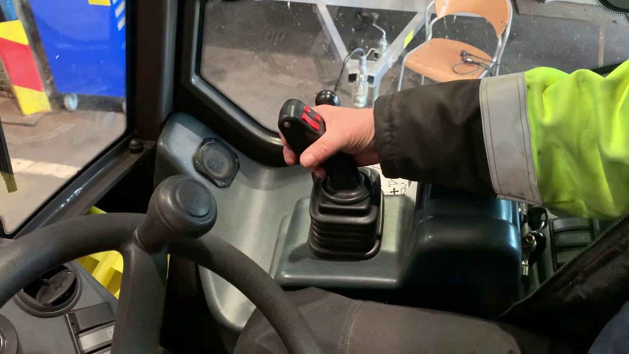 Työkoneen ajoonlähtötarkastus / Hallintalaitteet