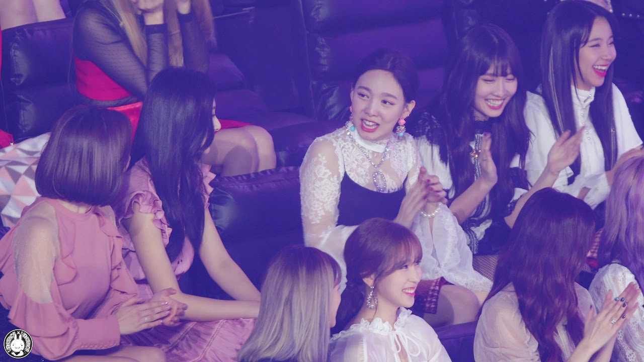[4K] 181106 트와이스 직캠 '글로벌퍼포먼스상 수상-후쿠시 소우타 '한국말은 어려워요'' TWICE Fancam @지니뮤직어워드(MGA) 인천남동체육관 By 벤뎅이