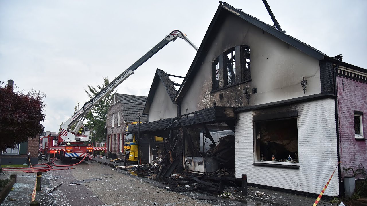 Ulft: Brandstichting Turkse bakkerij aan de Deken Nijkampstraat