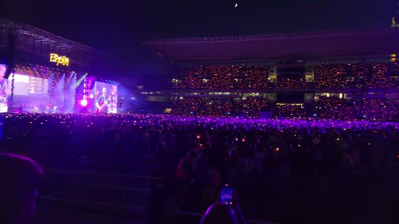 malabares de Estopa!! barcelona 2024 espect&aacute;culo de luces en el estadi olimpic de montjuic!!