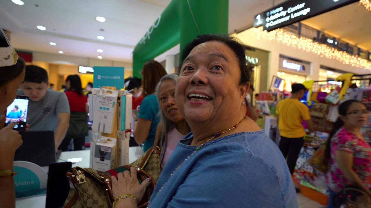 Inside Market! Market! Mall – Shopping & Food Tour in Manila