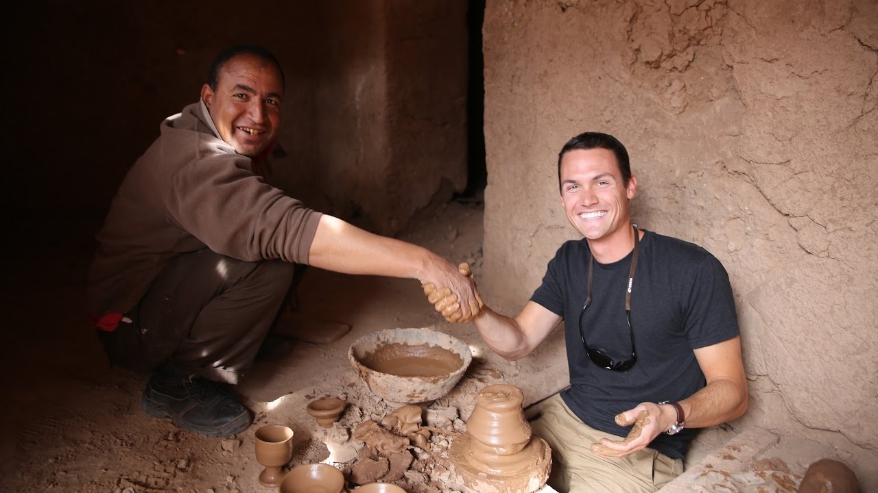MAKING MOROCCAN POTTERY BY HAND!