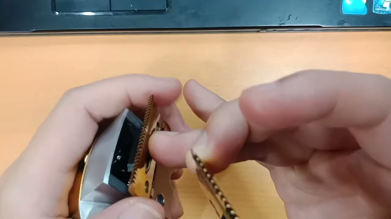 Hướng dẫn lắp lại lưỡi tông đơ khi vệ sinh xong bị lỗi lưỡi kêu và ko cắt được tóc