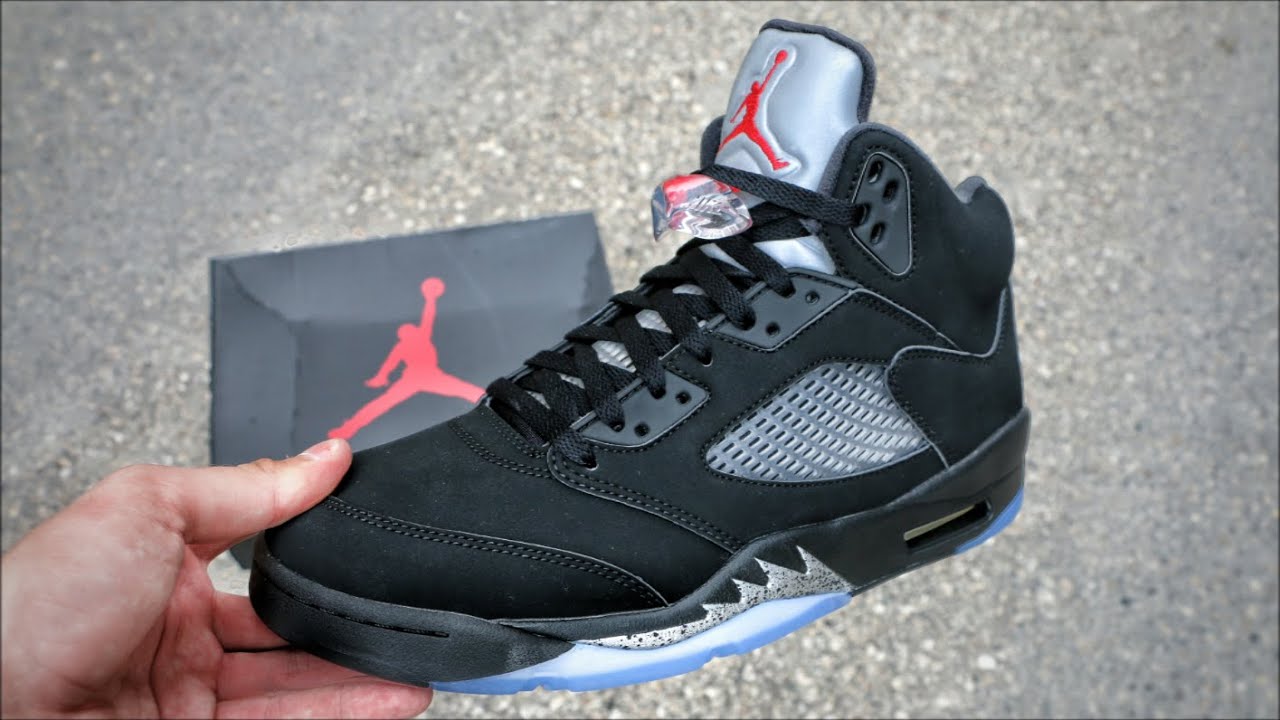 NO ONE LIKES THESE SNEAKERS