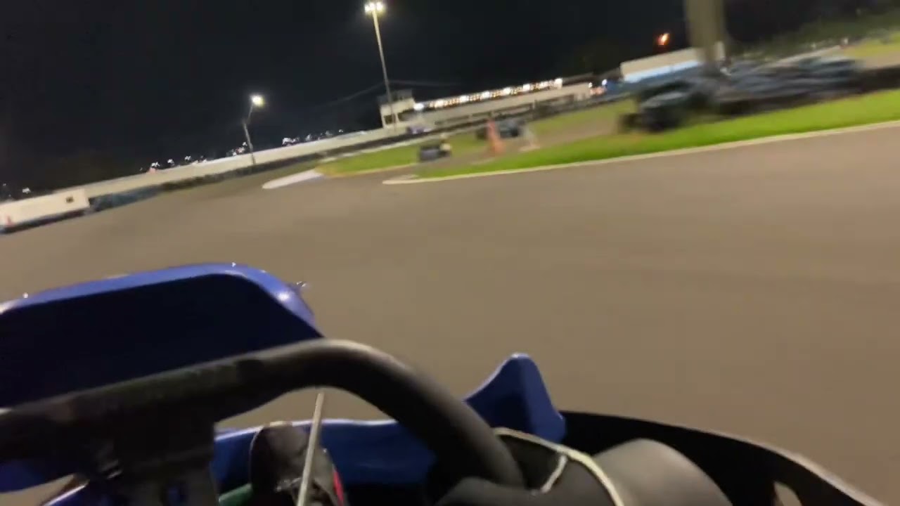 Uma volta no Kart&oacute;dromo de Londrina - Kart Rental (13hp)
