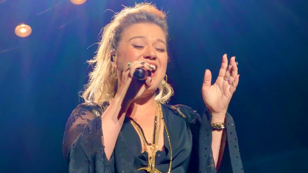 Kelly Clarkson - Behind These Hazel Eyes live in Las Vegas, NV - 8/18/2023