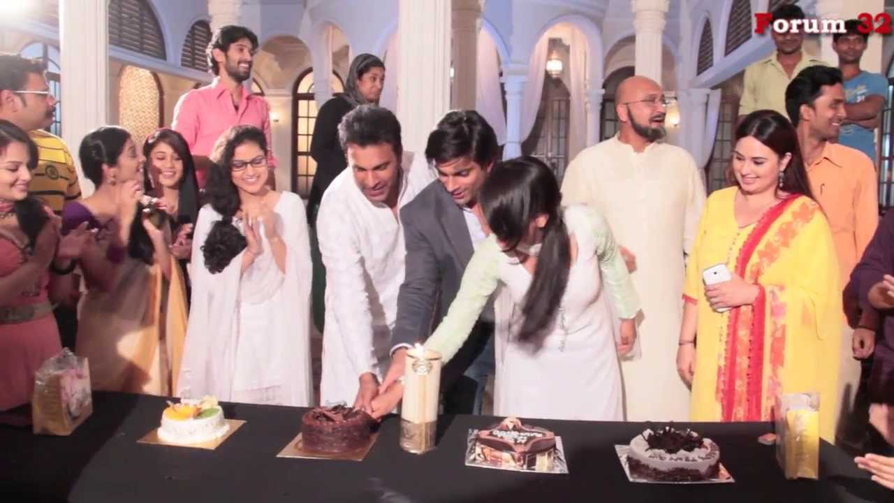 Qubool Hai - Glimpses of the Celebration at the Set after Gold Awards 2013 | Screen Journal