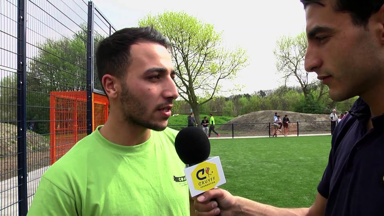 Soufiane Touzani opent eerste Cruyff Court België
