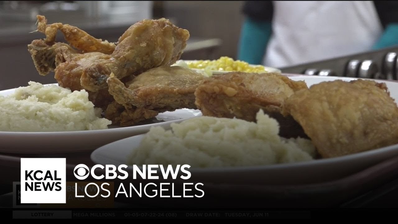 Knott’s Berry Farm celebrates 90 years of its chicken restaurant