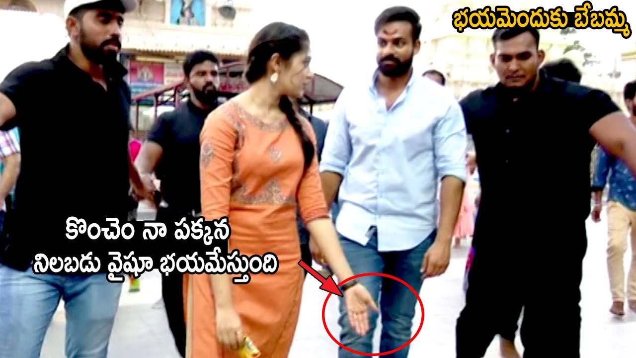 Krithi Shetty Cute Love Towards on Vaishnav Tej | Bhadrakali Temple | Life Andhra Tv