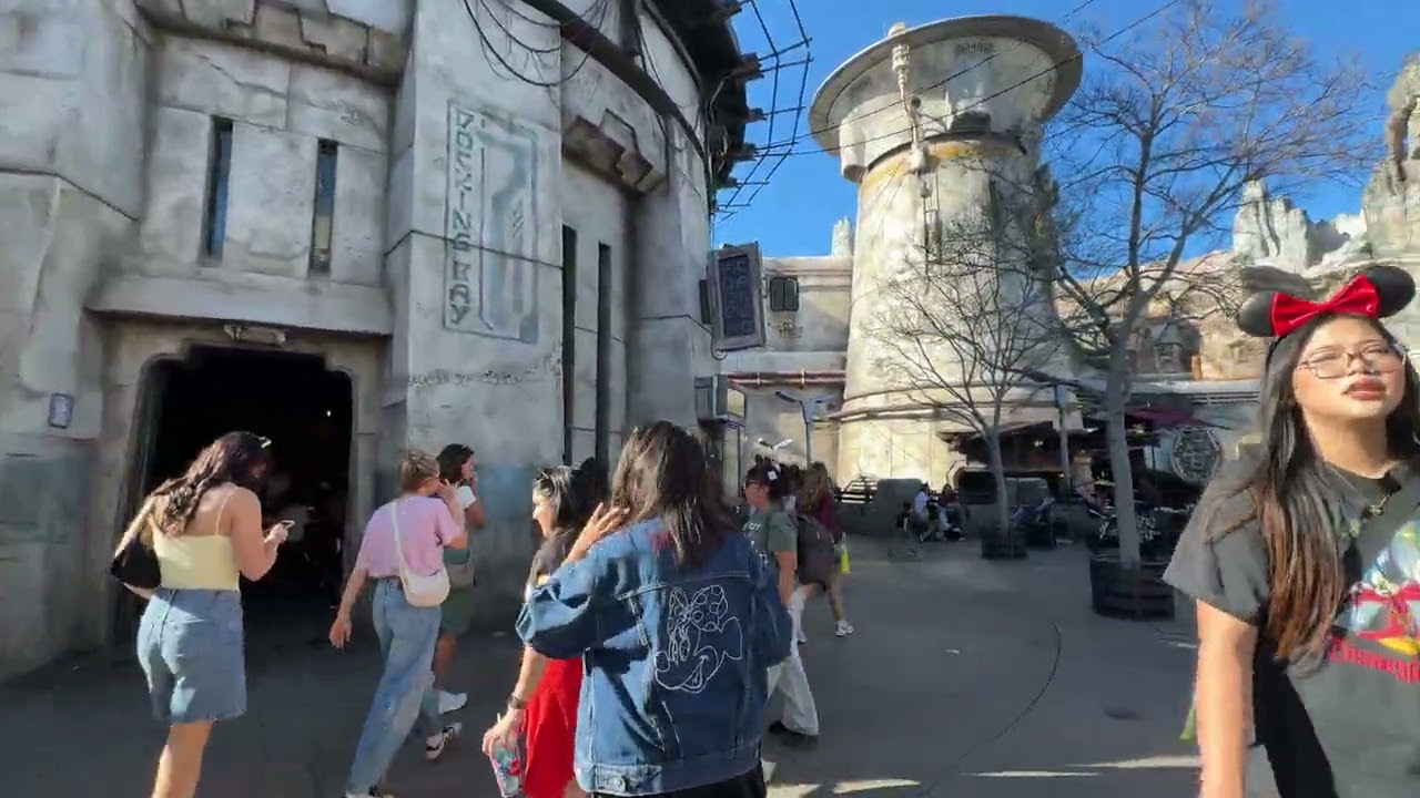 Walking Through Disneyland's Star Wars: Galaxy's Edge Theme Area