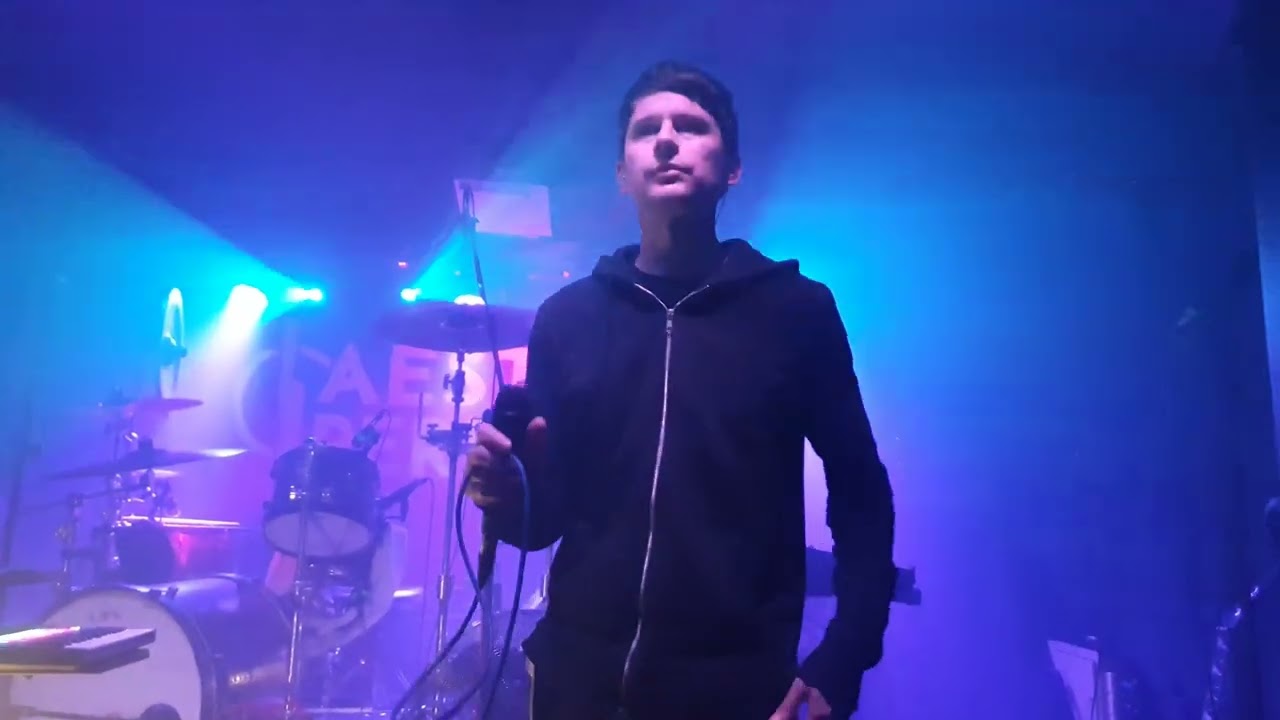 Empathy Test (Isaac Howlett Solo) – Fear of Disappearing (Live Budapest 2023, Robot)