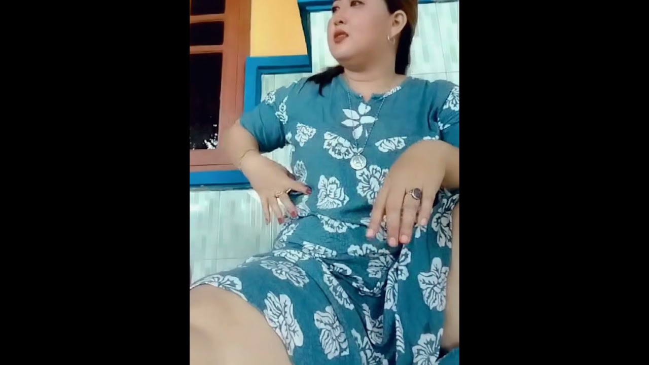 Santai sore di depan rumah 