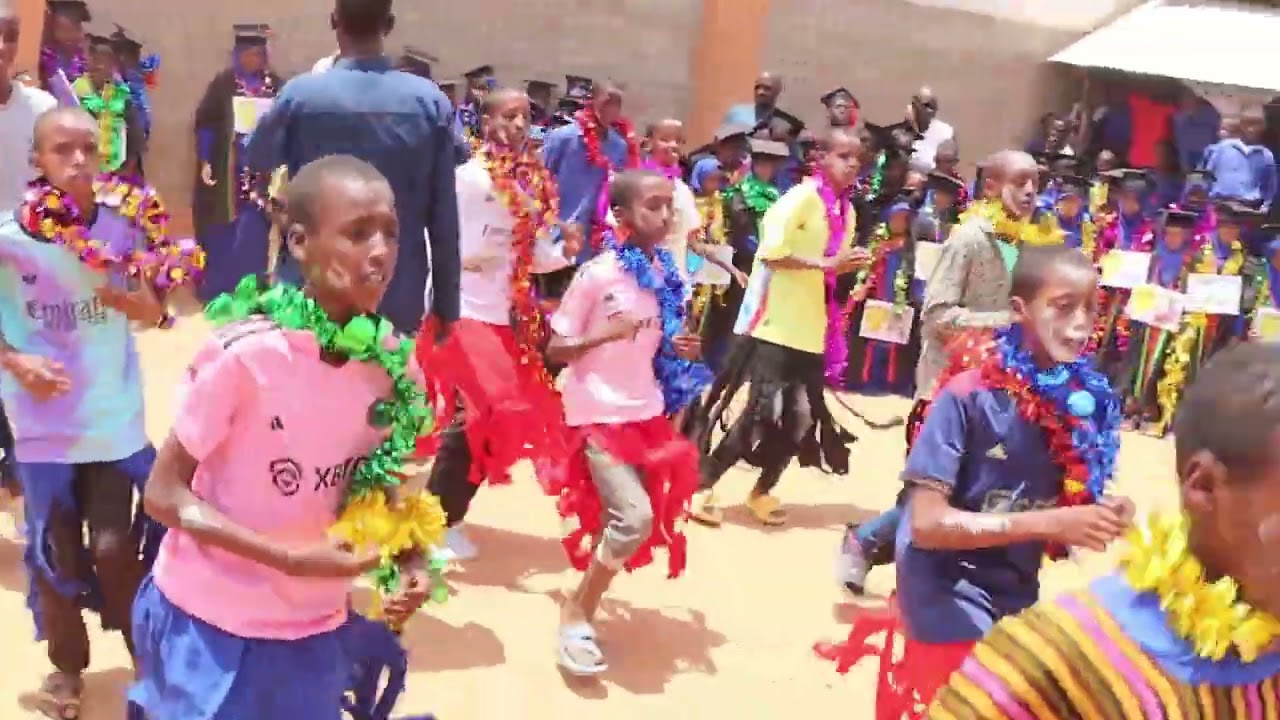 Hees Af Booran Oo Macaan Badan Ayay Qaadayaan Ardayda Amani Integrated Academy