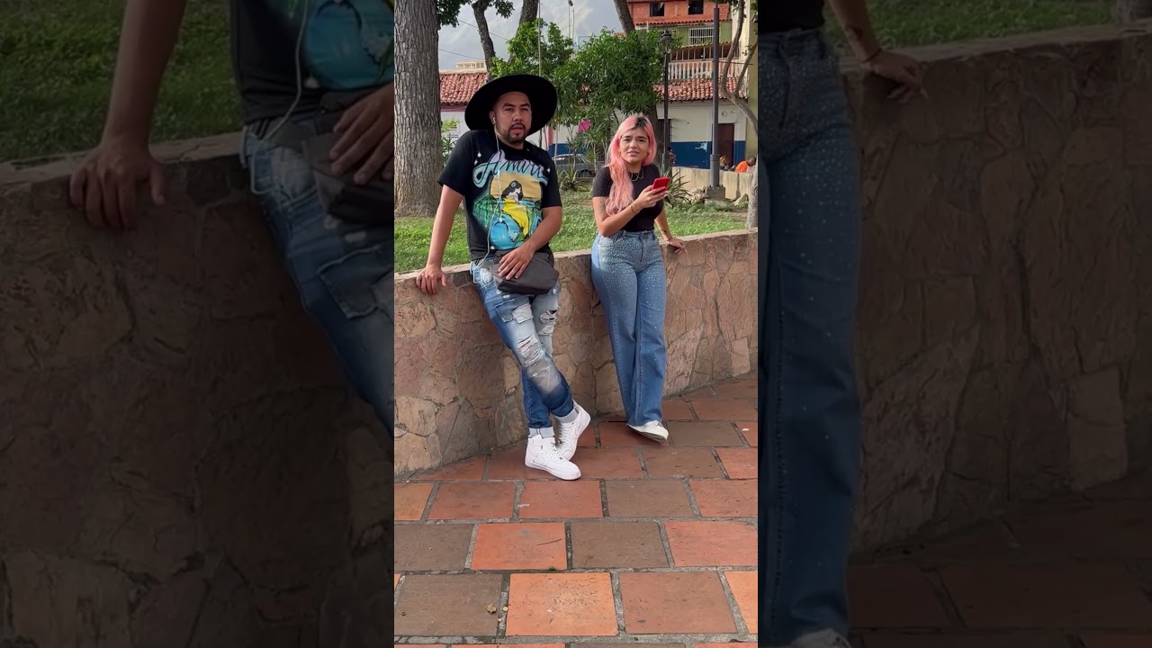 Broma de la pl&aacute;tica falsa a Karol g 😂