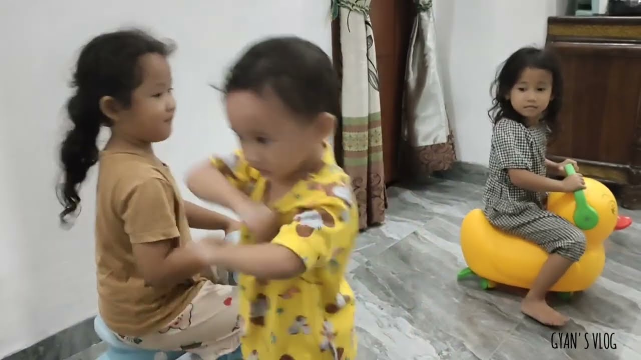 BERMAIN KEJAR-KEJARAN DENGAN TEMAN TEMAN #kidsvlog #GYANRAFANZA #temanteman #anakanak #lari 