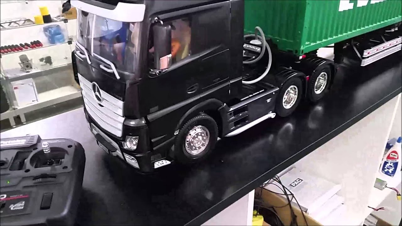 BRUTUS -TAMIYA ACTROS 6X4 BLACK EDITION 1851
