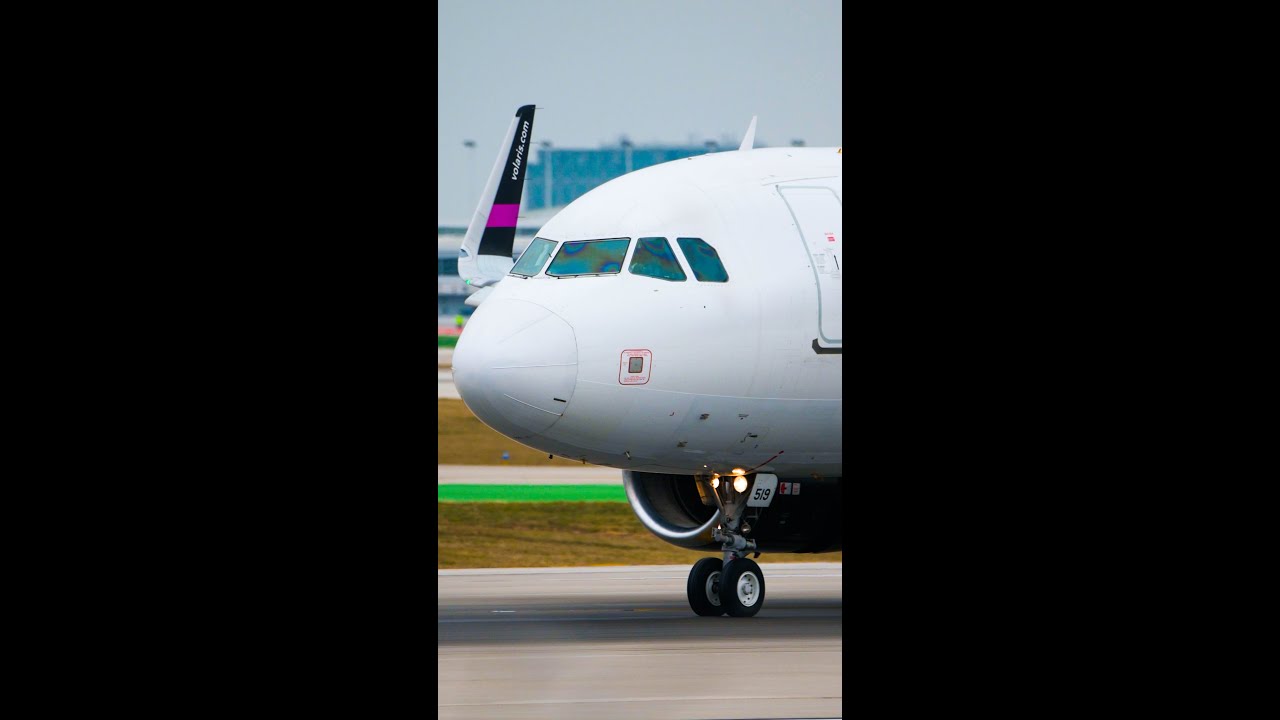 VOLARIS Airbus A320-233 arriving to Chicago from Mexico City | The Curious Spotter #shorts