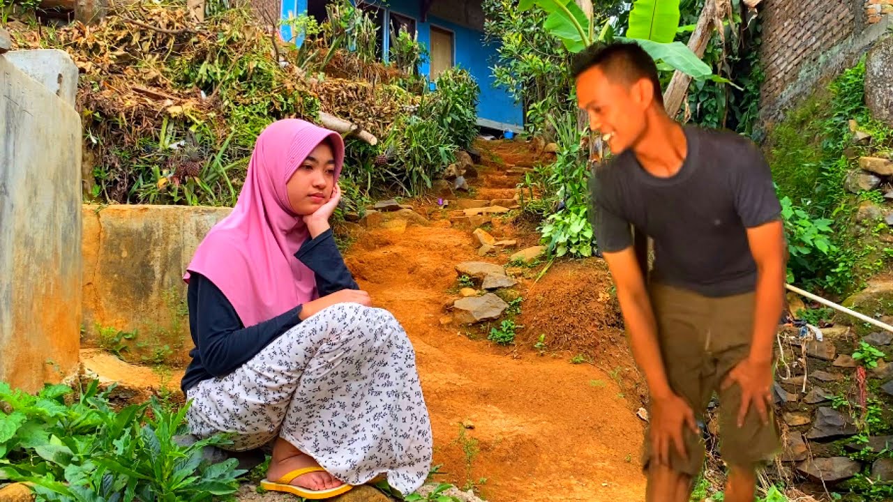 TANGIS BAHAGIA NENG NOVI GADIS YATIM SAAT DI AJAK MAKAN DAN BELI KASUR