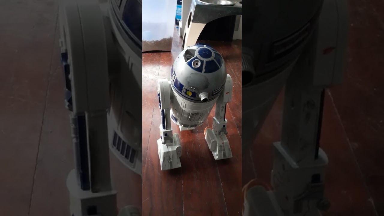 Doing Voice Commands With My Very Cool Droid R2-D2 By (Hasbro)😎🌟🌟🌟🌟🌟@MachinaRobots #r2d2 #robot #toy