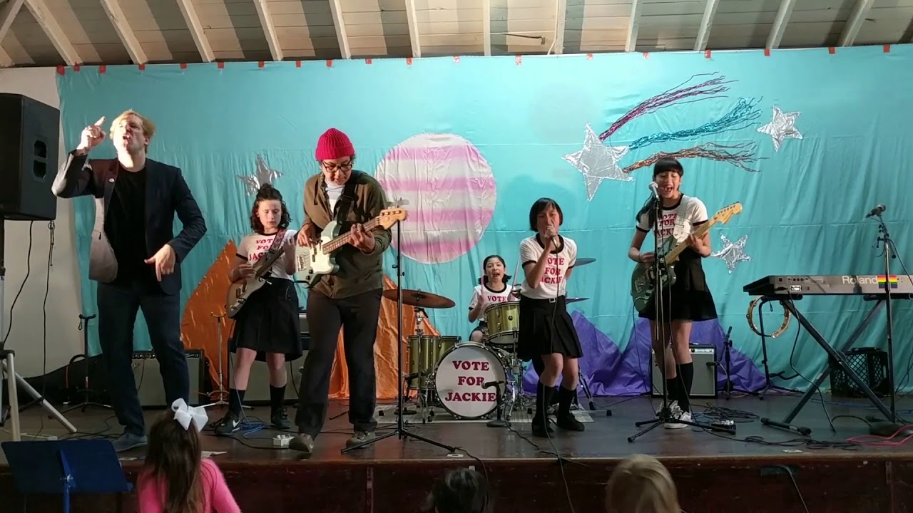 The Linda Lindas - Rebel Girl - Live