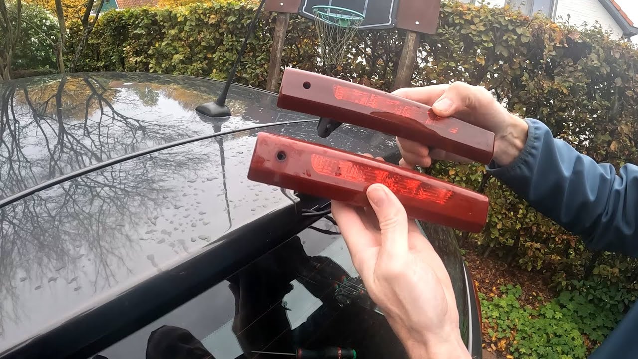 Replacing the 3rd / upper brake light : Opel vauxhall Corsa E