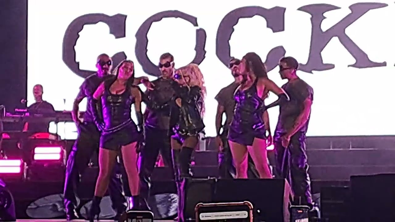 Dirrty - Can´t Hold us Down - Glam - Vanity - live in la Feria de San Marcos @ChristinaAguilera