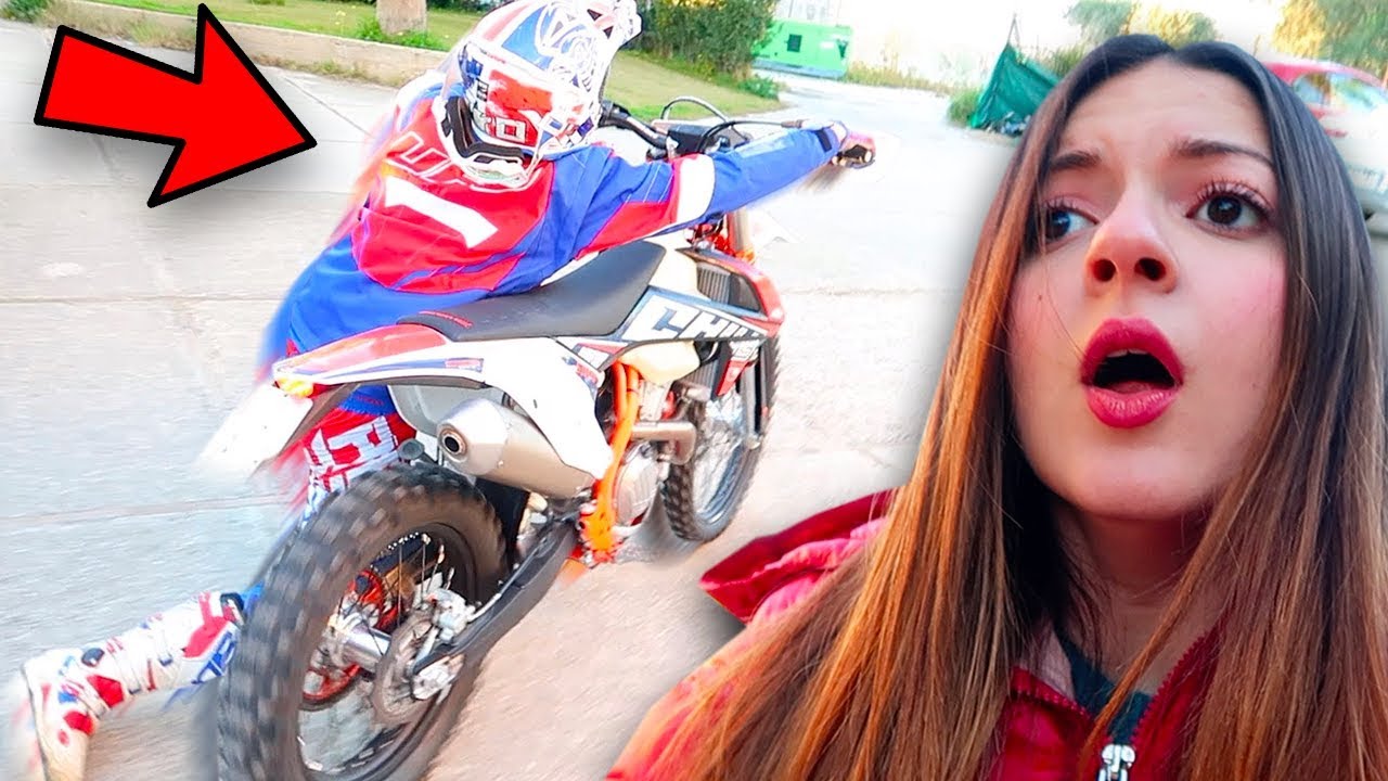 SOFÌ CADE COL MOTOCROSS! (CI SIAMO SCAMBIATI I CORPI)