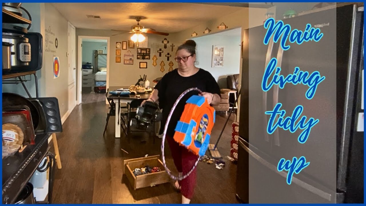 2023 Clean with me + Tidying up the main living area of the house