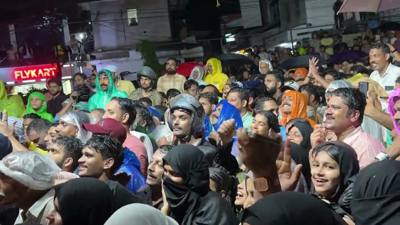 ഷാഫി പറമ്പിൽ നാദാപുരത്ത് മഴ കൊണ്ടവരോടും  വെയിലേറ്റവരോടും   പറഞ്ഞ വാക്കുകൾ  Shafi Parambil Nadapuram