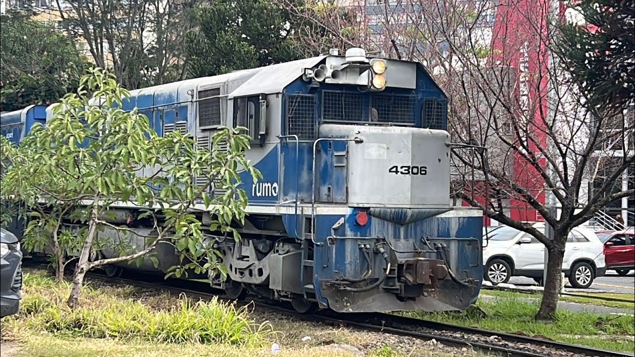 Trem cimenteiro com 2 trios de G22UB Rumo em Curitiba - PR / Ramal Rio Branco do Sul