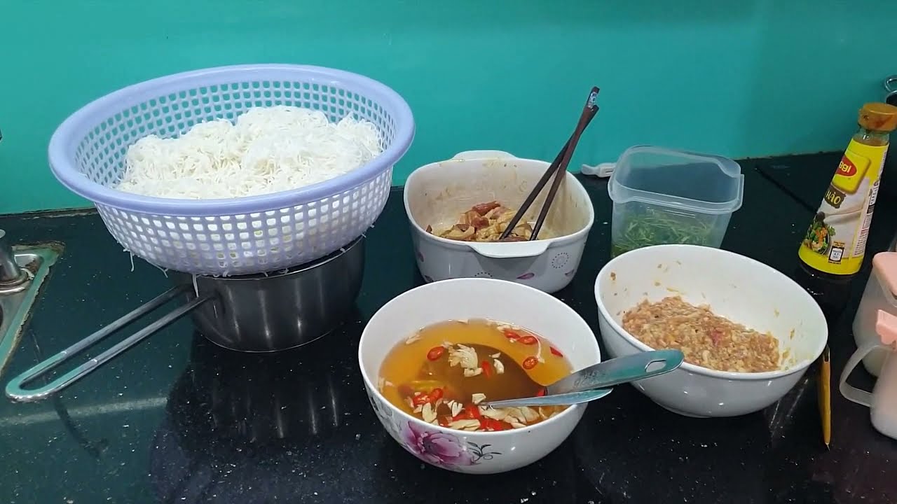 Making rice noodles with barbecue pork | Dinner of Barack Obama when to Hanoi Vietnam